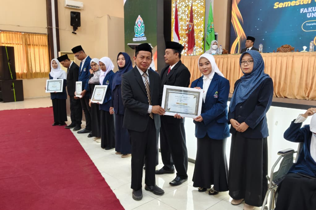 Mutiatul Hasanah Raih Predikat Lulusan Terbaik Prodi PGMI FTIK UIN Madura Tahun Akademik 2025/2026 dengan IPK 3,86