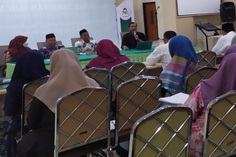 Upaya Peningkatan Penelitian dan Pengabdian Kepada Masyarakat, Dosen Prodi PGMI Hadiri Rapat Evaluasi Fakultas Tarbiyah