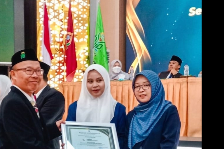 Yessica Rofi’atul Qutsiya Raih Skripsi Award FTIK UIN Madura Semester Gasal 2025/2026