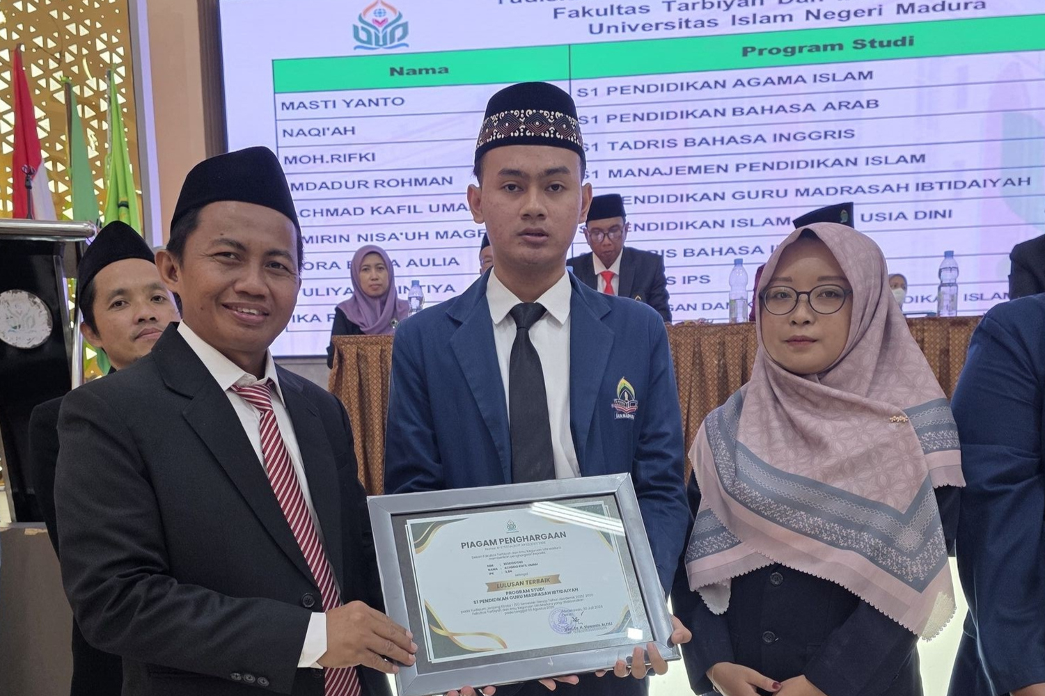 Achmad Kafil Umam Jadi Lulusan Terbaik Prodi PGMI pada Yudisium Semester Genap 2025/2026