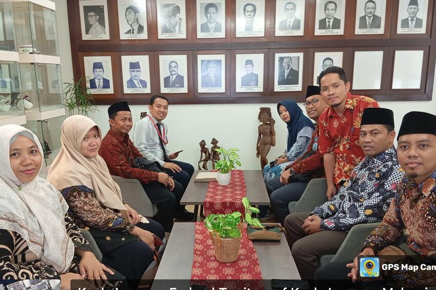 Bersama KBRI Malaysia, Dekan Sosialisasi Program Studi di FakultasÂ Tarbiyah